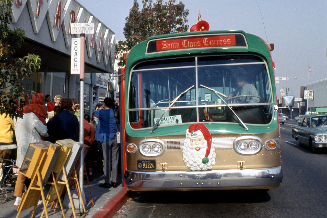 AC Transit 517, GM New Look Santa ACT012 (11177860886)
